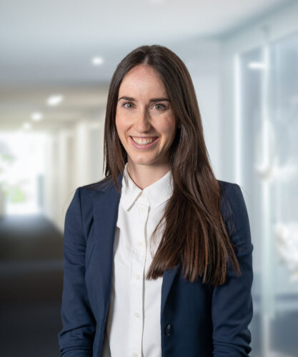 Dr. iur. Martina Frischkopf promoviert mit summa cum laude﻿.